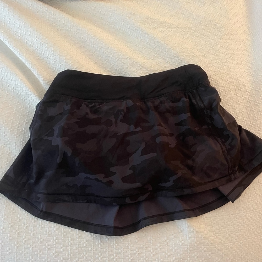 LULULEMON SKIRT SIZE 6